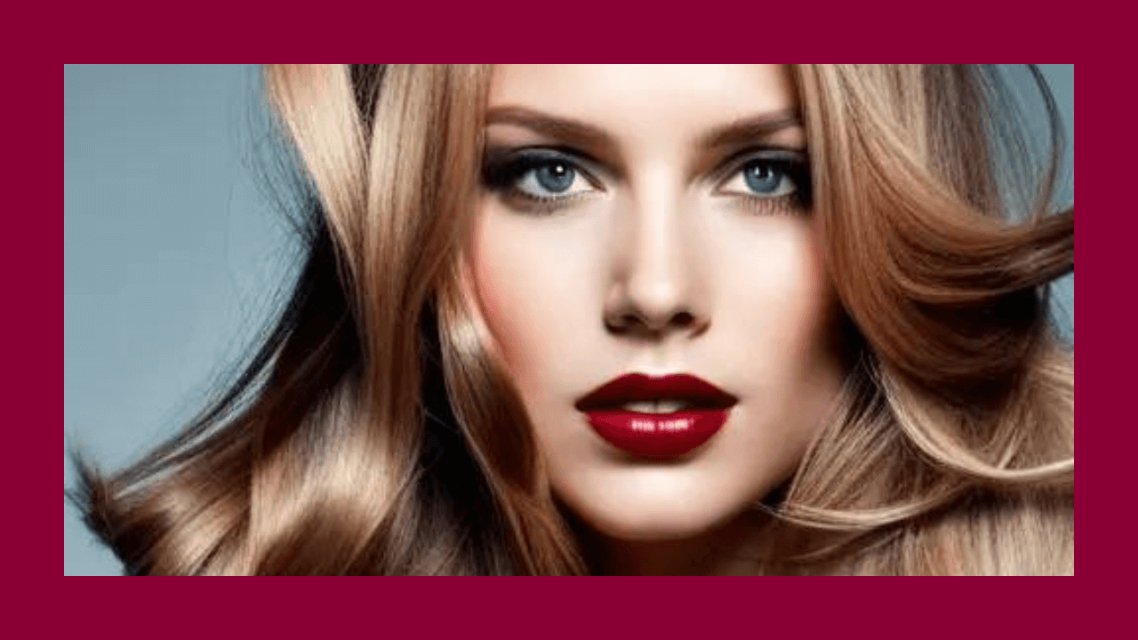 Rostro de una mujer atractiva y con cabello rubio bonito, representando los beneficios de FitLine Beauty para una piel y cabello saludables.